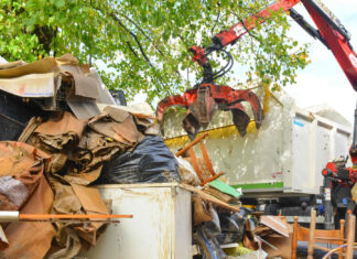 Emergenza rifiuti alluvione, Alia no stop con 212 squadre operative Emergenza rifiuti alluvione, Alia no stop con 212 squadre operative