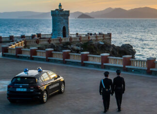 Piombino, arrestato per rapine. Il sindaco ringrazia i carabinieri Piombino, arrestato per rapina. Il sindaco ringrazia i carabinieri