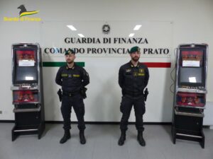 Sequestrati da GdF Prato 68 pc senza licenza