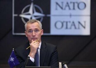 Ucraina, Stoltenberg: “Poche munizioni da Nato e Russia avanza”