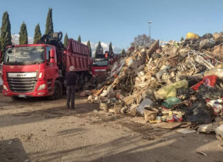 Emergenza rifiuti alluvione Toscana, 150 squadre Alia in azione Emergenza rifiuti alluvione Toscana, 150 squadre Alia in azione