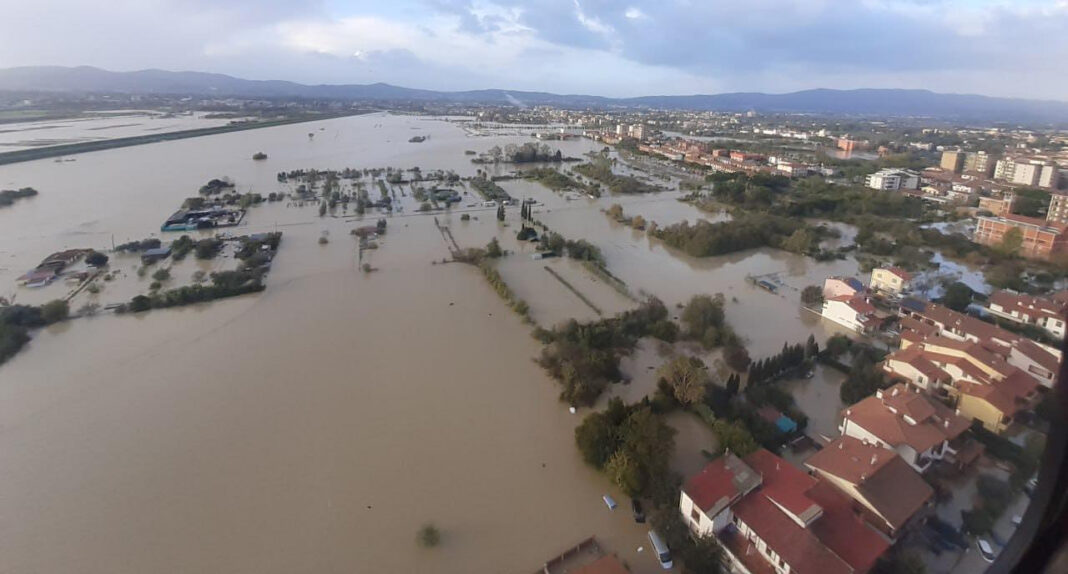 Alluvione a Prato, proclamato il lutto cittadino per le vittime