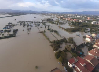 Alluvione a Prato, proclamato il lutto cittadino per le vittime Alluvione a Prato, proclamato il lutto cittadino per le vittime