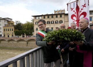 4 novembre 1966, alluvione di Firenze. Nardella: “Corona anche per le vittime di oggi” 4 novembre 1966, alluvione di Firenze. Nardella: "Corona anche per le vittime di oggi"