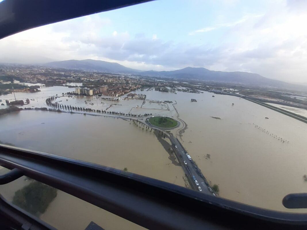 Toscana in ginocchio, cinque morti e quattro dispersi. Alluvione a Campi Bisenzio e Prato