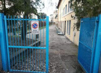 Cade ringhiera all’asilo Carducci, bambino ferito Cade ringhiera all'asilo Carducci, bambino ferito