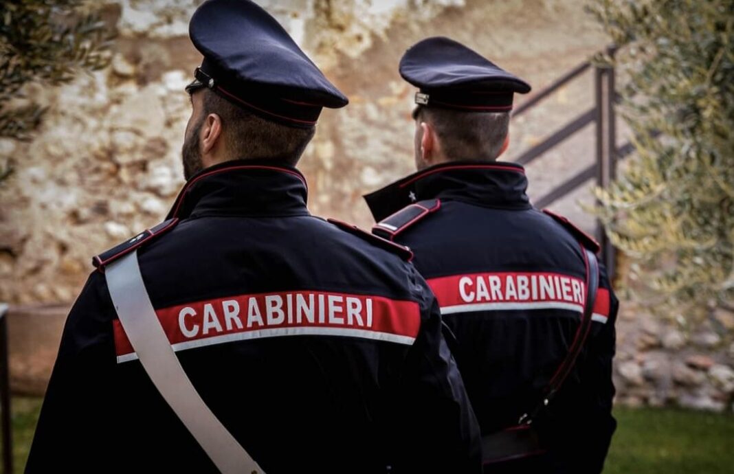 Picchia e maltratta la moglie, arrestato dai carabinieri a Cecina