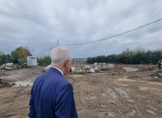 Alluvione, Giani scrive a Governo: “Sostegno al reddito per lavoratori colpiti” Alluvione, Giani scrive a Governo: "Sostegno al reddito per lavoratori colpiti"