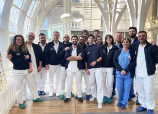 Bimbo di 11 anni cammina per la prima volta, lavoro di squadra al Meyer Bimbo di 11 anni cammina per la prima volta, lavoro di squadra al Meyer