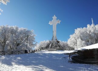 Neve in Toscana, stagione sciistica al via. Allerta ghiaccio Neve in Toscana, stagione sciistica al via. Allerta ghiaccio