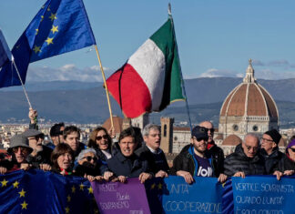 Salvini a Firenze, Nardella in piazza: “Nostri valori incompatibili con ultradestra” Salvini a Firenze, Nardella in piazza: "Nostri valori incompatibili con ultradestra"