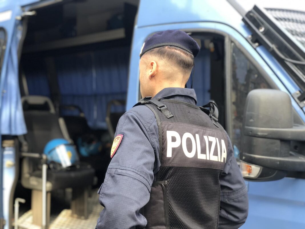 Rider accoltellato e rapinato a Firenze, arrestato minorenne