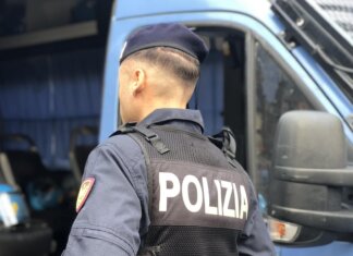 Rider accoltellato e rapinato a Firenze, arrestato minorenne