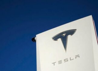Tesla richiama quasi 4.000 Cybertruck: problema a pedale acceleratore
