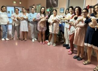 Babbo Natale porta 18 bebè, baby boom all’ospedale di Cecina Babbo Natale porta 18 bebè, baby boom all'ospedale di Cecina
