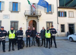 Alluvione, Forte dei Marmi regala a Campi Bisenzio moto Polizia Municipale Alluvione, Forte dei Marmi regala a Campi Bisenzio moto Polizia Municipale