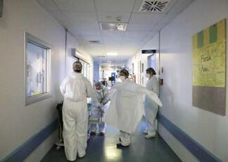 Covid Italia, incidenza in picchiata: ricoveri e intensive ancora in riduzione