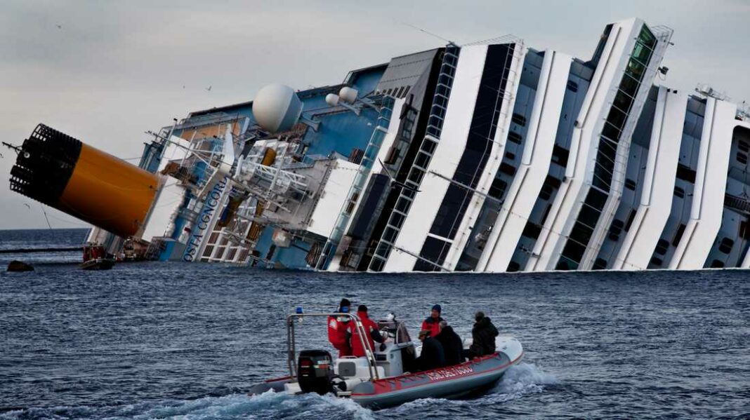 Costa Concordia, 12 anni fa il naufragio all'Isola del Giglio