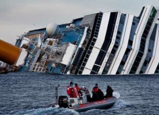 Costa Concordia, 12 anni fa il naufragio all’Isola del Giglio Costa Concordia, 12 anni fa il naufragio all'Isola del Giglio