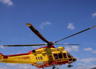 Neonata travolta da auto, la piccolina è grave Neonata travolta da auto, la piccolina è grave