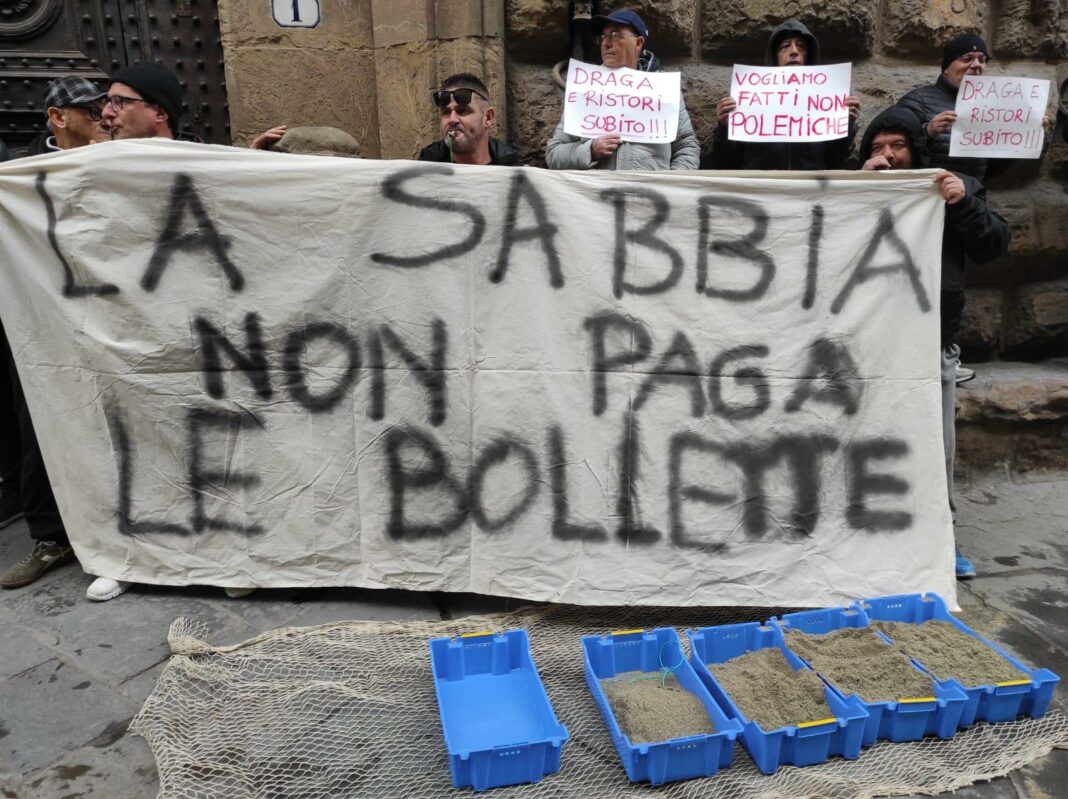Pescatori di Viareggio, la protesta: 