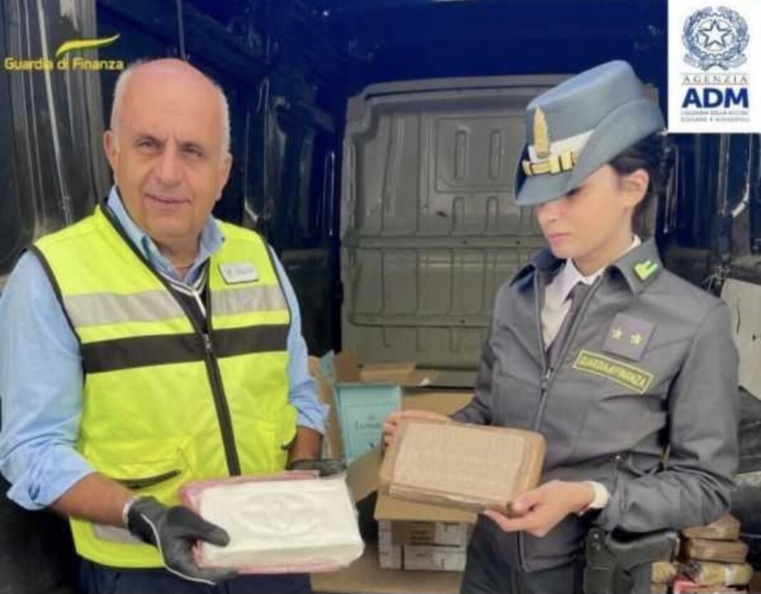 Cocaina nel porto di Livorno, maxi sequestro da oltre 20 milioni