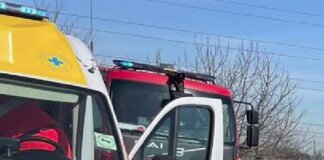Frontale tra auto e bus nel Veneziano, un morto e cinque feriti