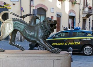 Lavoro nero ad Arezzo, 139 persone irregolari. Evasi 3.3 milioni Lavoro nero ad Arezzo, 139 persone irregolari. Evasi 3.3 milioni