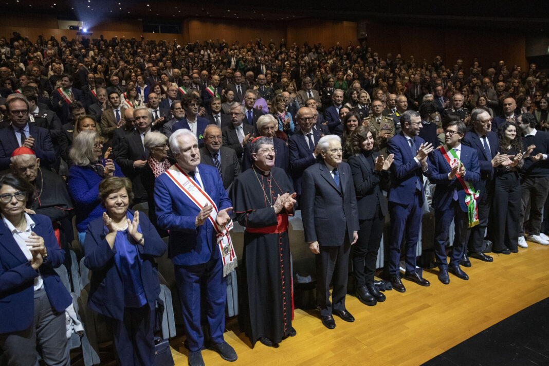 Mattarella a Firenze, standing ovation per il presidente della Repubblica
