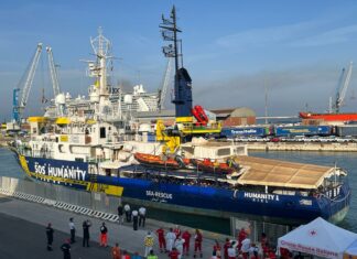Migranti, doppio arrivo in Toscana. Sbarco a Livorno e Marina di Carrara Migranti, doppio arrivo in Toscana. Sbarco a Livorno e Marina di Carrara