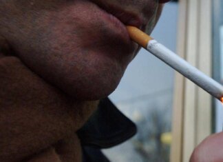 Tumori: Aiom, ‘105 mila diagnosi ogni anno in Italia causate dal fumo’