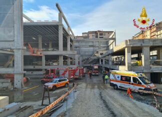 Crollo in cantiere a Firenze, Giani: “Salvi bambini scuolabus. Un miracolo” Crollo in cantiere a Firenze, Giani: "Salvi bambini scuolabus. Un miracolo"