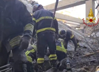 Crollo in cantiere a Firenze: ci sono vittime. Si cerca tra le macerie Crollo in cantiere a Firenze: ci sono vittime. Si cerca tra le macerie