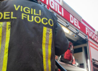Appartamento in fiamme, tragedia sfiorata a Cecina Appartamento in fiamme, tragedia sfiorata a Cecina