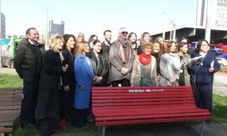 8 marzo, Axa Italia: sedi di Milano, Roma e Torino unite da tre panchine rosse