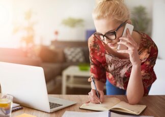 8 marzo, sondaggio Swg-Amazon: “Per otto intervistate su 10 ci sono freni allo sviluppo della carriera”