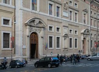 Allarme bomba al ministero della Cultura, evacuato edificio