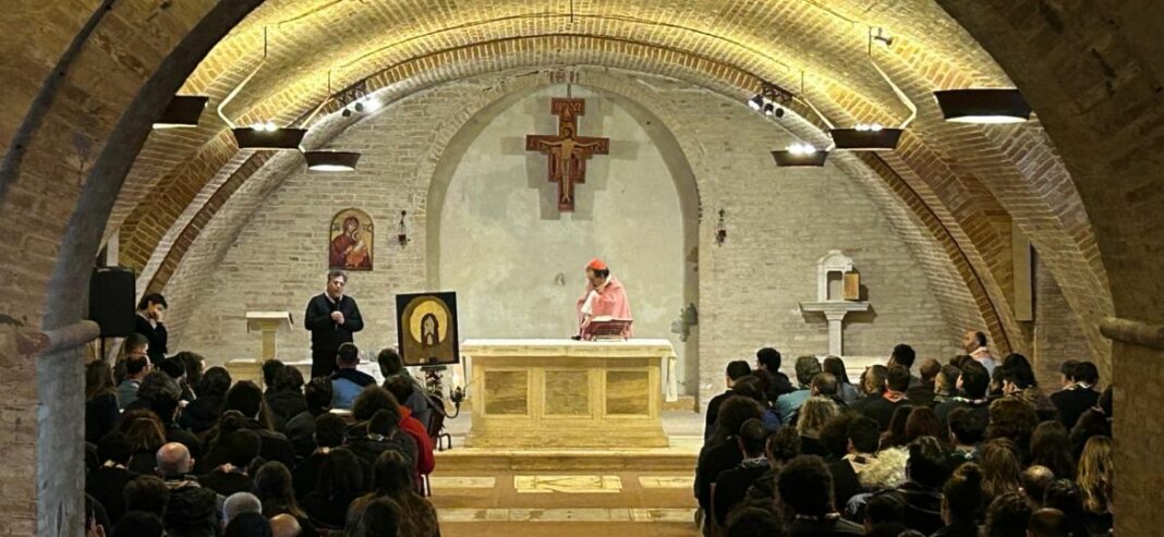 Derubato arcivescovo di Siena, furto in auto mentre celebra Messa