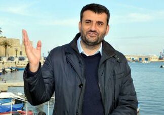 Bari, Decaro smentisce Emiliano: “Non ricorda bene, mai andato in casa della sorella del boss”
