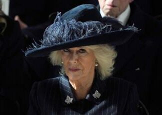 Camilla ha bisogno di una pausa, la regina “forse in una spa in India”