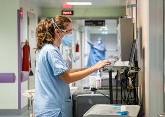 Covid Italia, Rt sotto soglia epidemica: incidenza stabile e ricoveri in lieve calo