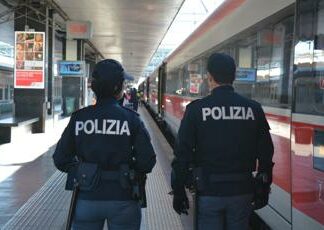 Da Napoli a Padova per truffare anziana, fermato 16enne: con se 50mila euro di bottino