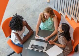 Donne e lavoro: sì, ma quale? Ecco i settori a prevalenza femminile