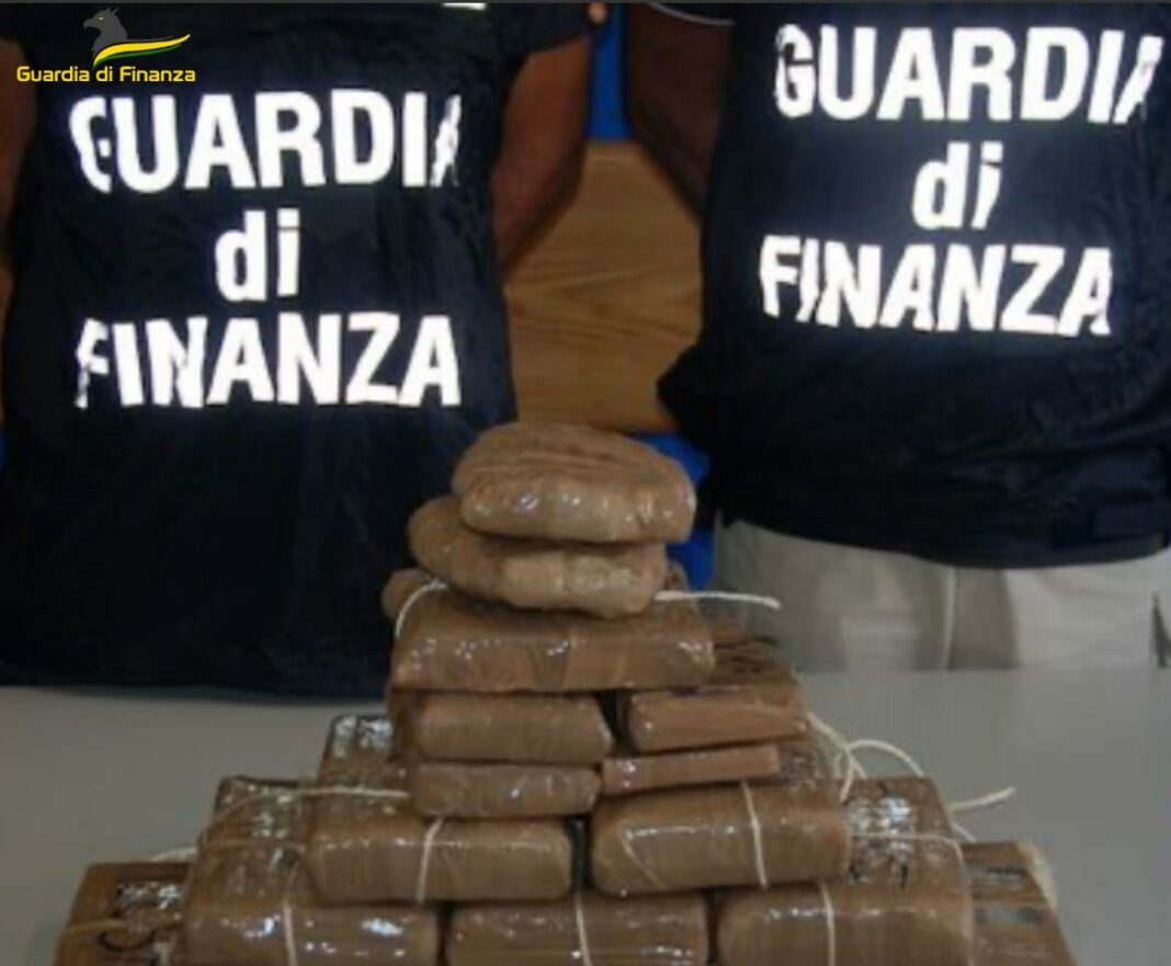 Droga a Cecina dalla Spagna, cocaina nascosta in auto