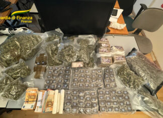 Droga e bomba carta, due arresti a Firenze Droga e bomba carta, due arresti a Firenze