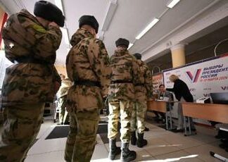 Elezioni Russia, inchiostro nelle urne e slogan pro Ucraina: le proteste ai seggi