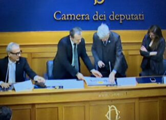 Europee, firmata intesa tra C. De Luca ed ex ministro Castelli, con “benedizione” Bossi