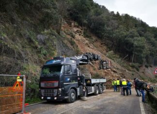 Frana SR 325, apertura a senso unico alternato Frana SR 325, apertura a senso unico alternato