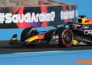 Gp Arabia Saudita, Verstappen pole davanti a Leclerc: Bearman undicesimo