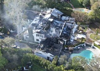 Incendio distrugge la villa di Cara Delevingne: “Ho il cuore a pezzi”